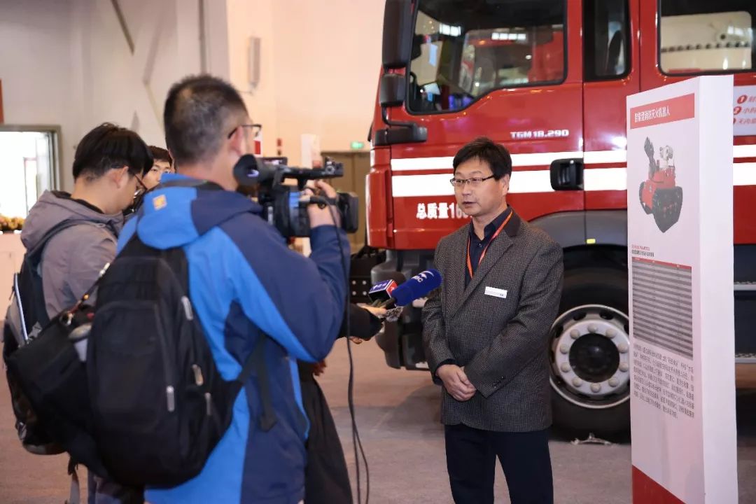 三一消防侠亮相中国昆明消防展,三一红荣获流