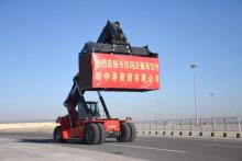 热烈祝贺卡尔玛正面吊首次落户绥中港