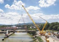 令人惊喜的利勃海尔LG 1750桁架臂移动式起重机