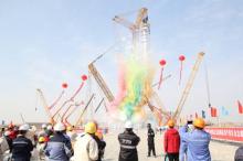 吊重1914吨！徐工4000吨、1250吨履带吊完成“绿色石化项目”大件首吊