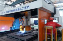 ZPMC首个吊耳重磅板智能化焊接机器人投入使用