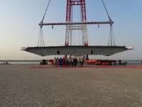 上海振华 虎门二桥首节钢箱梁顺利完成桥位吊装