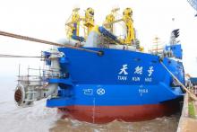 上海振华 亚洲最大绞吸式挖泥船“天鲲号”即将出海试航