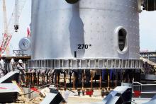 现场直击超燃施工！中联重科3200吨履带吊成功吊装1308吨重物！圆满完成恒力石化项目首吊！