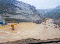 洪水中屹立不倒，徐工塔机“技术领先”铸就“用不毁”产品