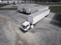 卡尔玛T2E电动码头牵引车助力美国长滩港节能减排