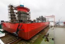 蛟龙入海！ZPMC又一艘起重船下水