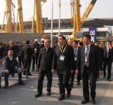 徐州市委书记周铁根、市长庄兆林等一行参观上海宝马展徐工展区