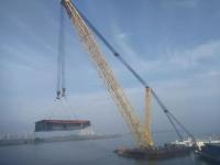 上海振华 福州洪塘大桥主桥钢箱梁首节段顺利完成吊装