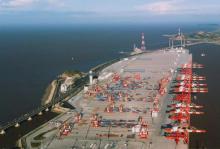 洋山四期自动化码头第二批设备交机