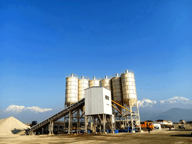 喜马拉雅山脉亮眼的“XCMG”