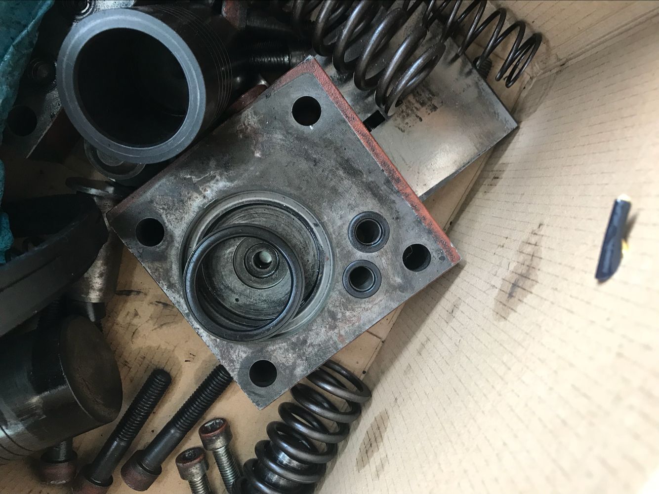 油缸,油泵的维修保养_港机网 油缸,油泵的维修保养_港机网