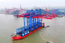 德国汉堡HHLA CTB码头首批3台双起升岸桥发