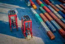 卡尔玛AutoStrad™跨运车新添自动集卡装卸功能