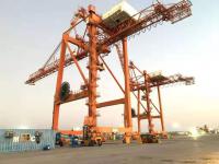 阿布扎比港两台岸桥实现改造搬迁