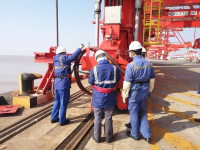 为洋山码头“保驾护航”