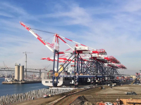 北美首个全自动化码头部分设备交付
