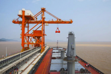 振华重工中标国内首个卸船机全自动化改造项目