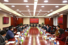 黄庆丰会见山东港口日照港总经理张江南一行