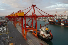 墨尔本港东斯旺森码头2台岸桥完成交机