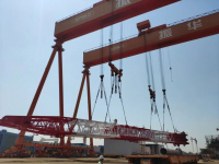 振华海工集团 2500吨风电平台项目起重机臂架成功实现掉头任务