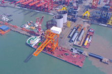 上海振华 抓斗卸船机顺利交付 助力福建省重点项目建设