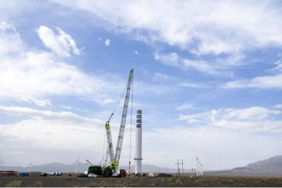新纪录！中联重科ZCC9800助力达坂城亚洲陆上单机容量最大风电机组完成吊装
