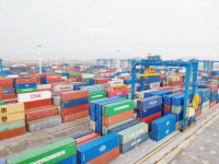 国内最大规模自动化轮胎吊项目首批设备提前交付