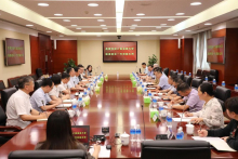 上海振华 黄庆丰会见上海海事大学校长陆靖