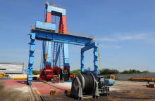 上海振华 烟台打捞局5000吨浮吊稳货绞车完成重载测试