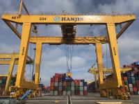 ZPMC完成韩国仁川韩进码头6台轨道吊卸船