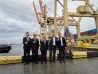 大使、部长现场见证！三一大型岸桥波罗的海完美交付