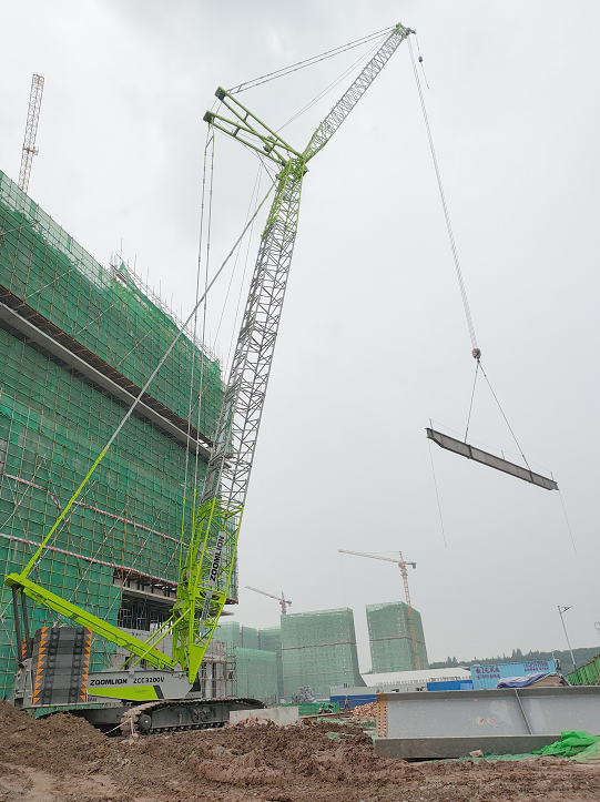 “一快一慢”助“赶工”中联重科履带吊助建四川轻化工大学