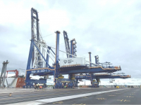 美国南卡HLT码头2台岸桥完成卸船