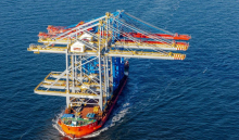 荷兰RWG项目2台岸桥顺利交付