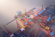 韩国现代印尼井里汶电厂2台桥式抓斗卸船机发运