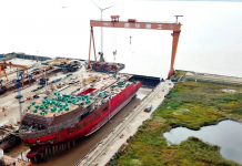 “巨无霸”成长记！艏艉合拢的最后“3毫米”