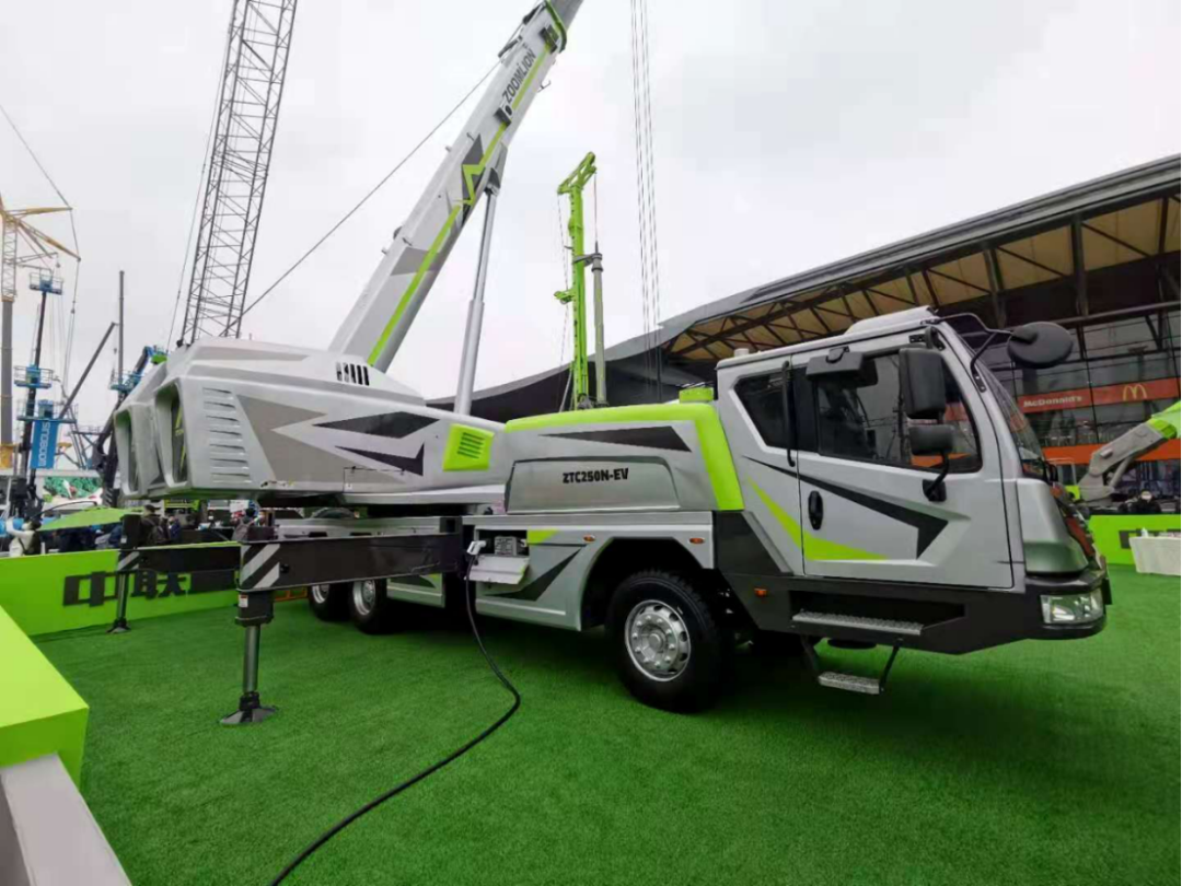 中联重科智能纯电动起重机宝马展首秀