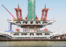 汕头中砂特大桥桥面钢梁首吊成功