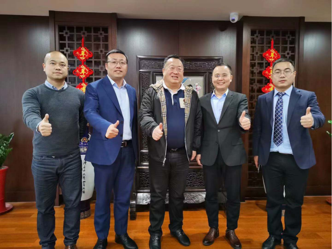 疫情突围，中联重科起重机海外喜获新年首批大订单