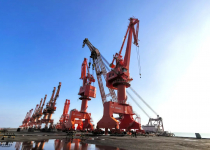 北海铁山港4台门机完成卸船