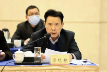 助力“三高四新”战略，梁稳根代表全省民营企业家宣读倡议书