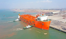 1天半，6台自动化轨道式龙门吊全部完成卸船