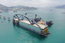 国内首例！香港将军澳跨湾大桥主桥整体浮托安装成功