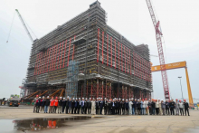 国内首个海上换流站上部模块封顶