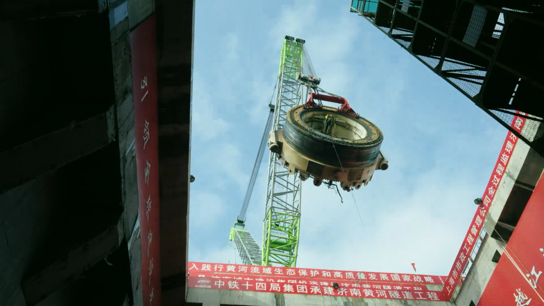 【王者风范】中联重科履带吊在黄河隧道与桥梁建设中大显神威