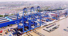稳了！国内首个海铁联运自动化码头拉开设备调试大幕