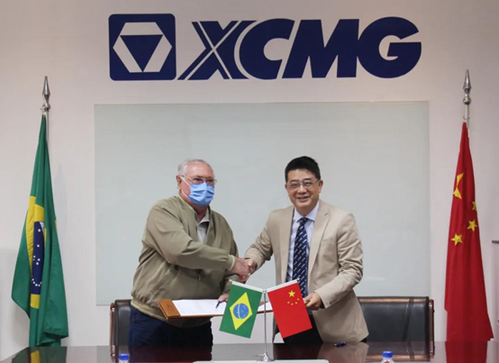 骄傲！徐工创中国轮式起重机出口南美最大吨位纪录！