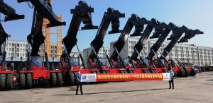 中老铁路通车在即，三一10台正面吊助力老挝陆路交通新发展