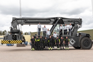 总部位于瑞典的Camblift现已推出其首台正面吊产品